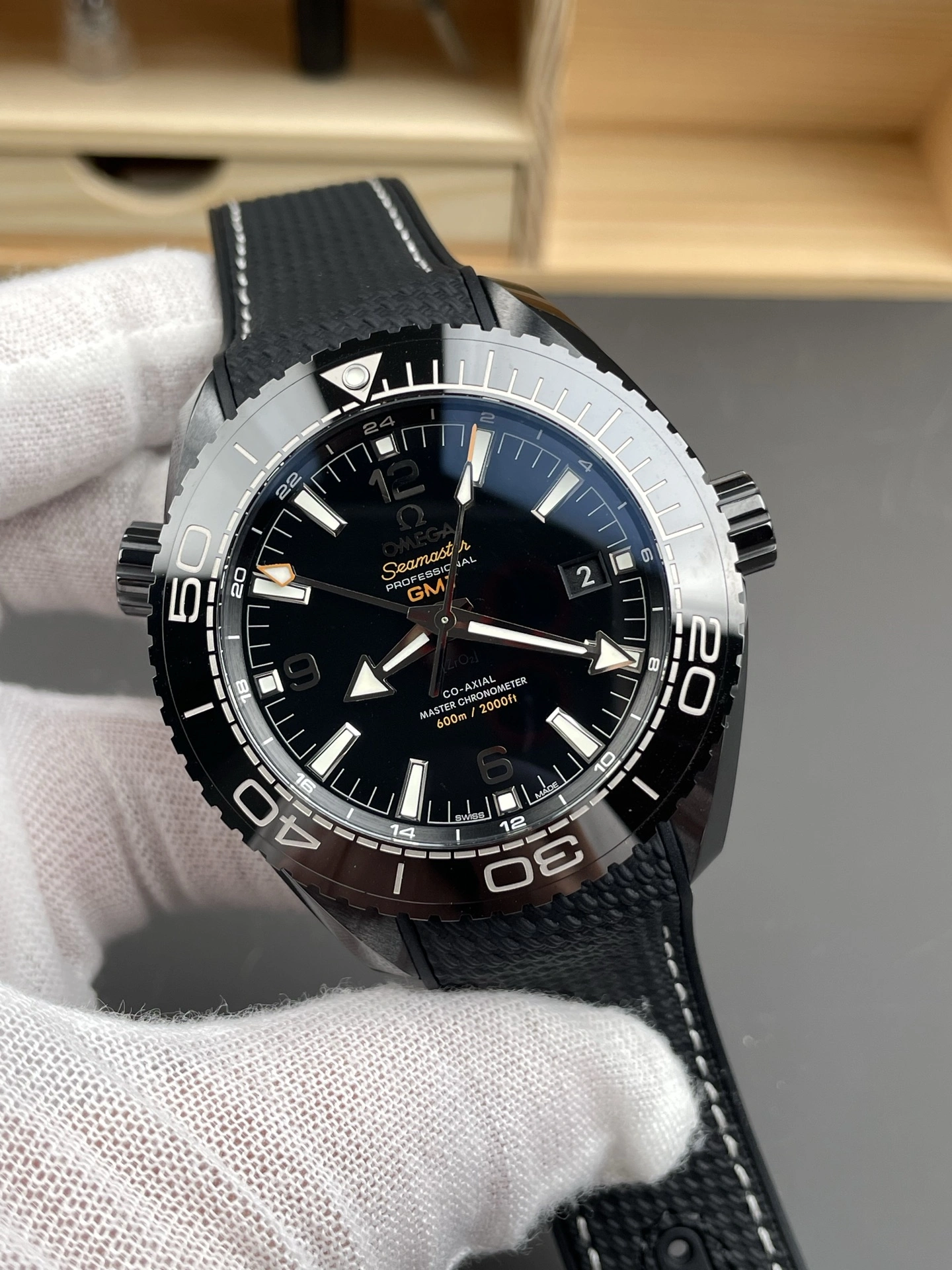 Trendsetting CBD Factory Omega Seamaster Planet Ocean 600M GMT 45.5mm “Deep Black” (215.92.46.22.01.001) 1:1 Super Clone – DD8906 Movement 303